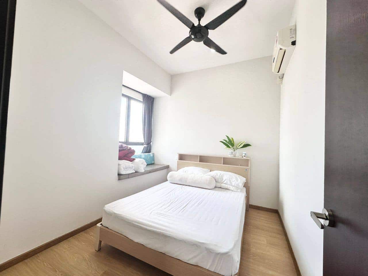 Condo Baypoint Bay Point Country Garden Danga Bay 6