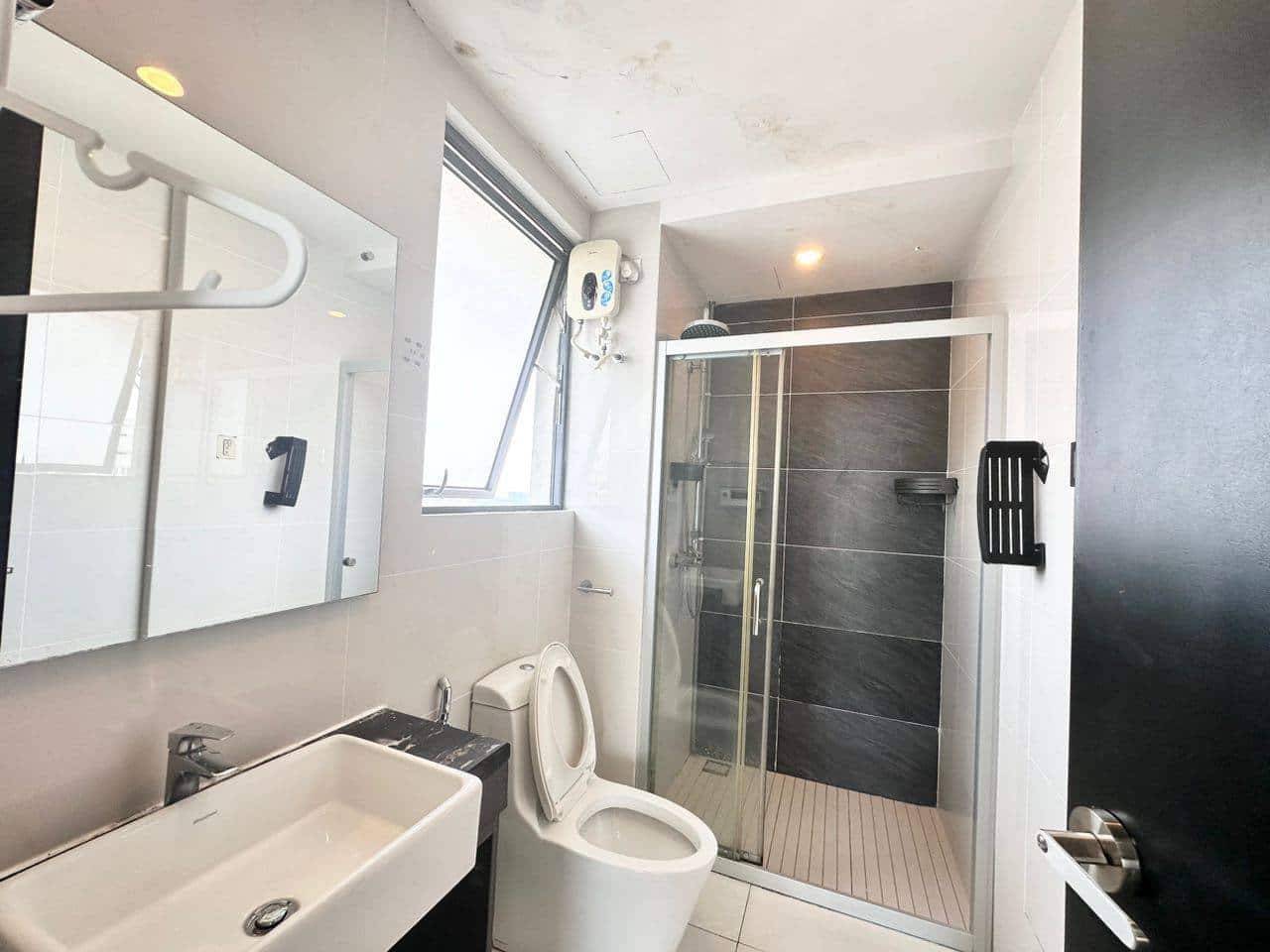 Condo Baypoint Bay Point Country Garden Danga Bay 9