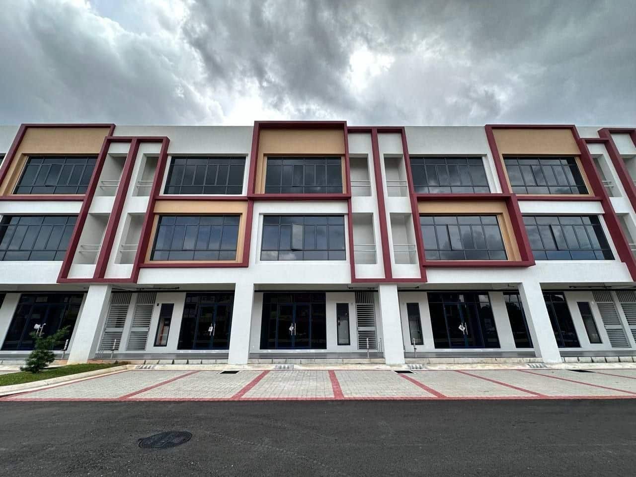 Intermediate lot Permas Mall 1