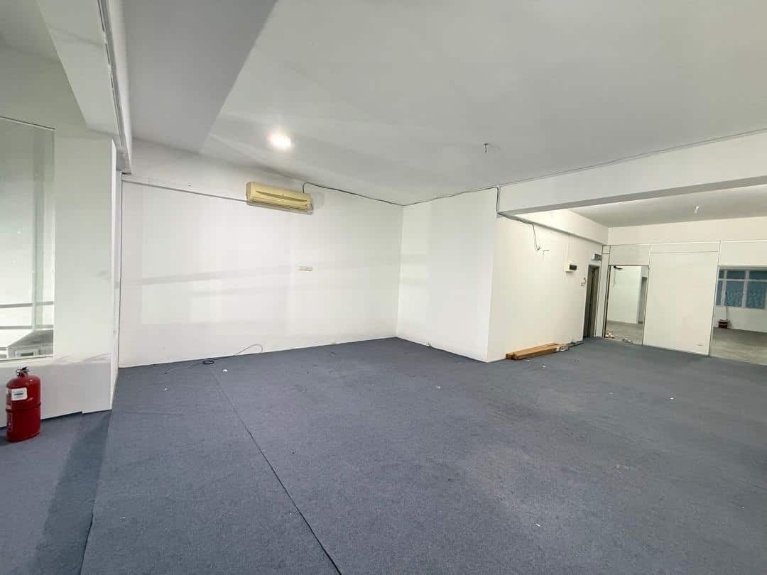 3 storey shop Taman Daya 3