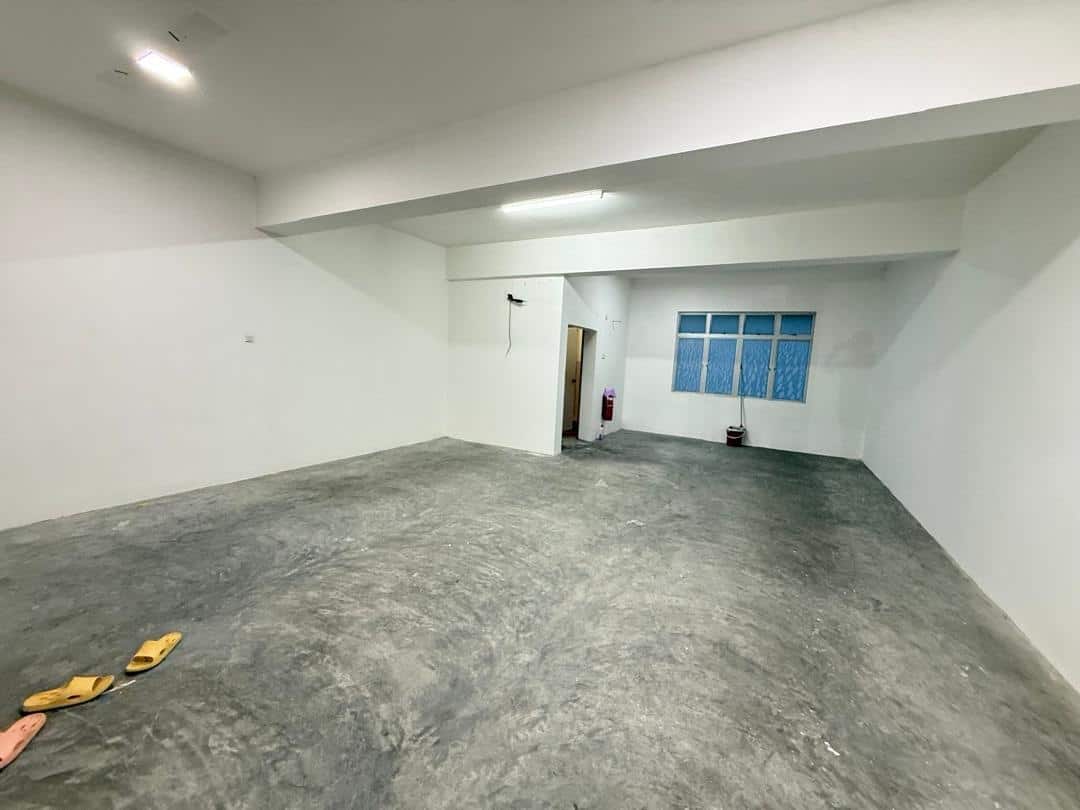 3 storey shop Taman Daya 1