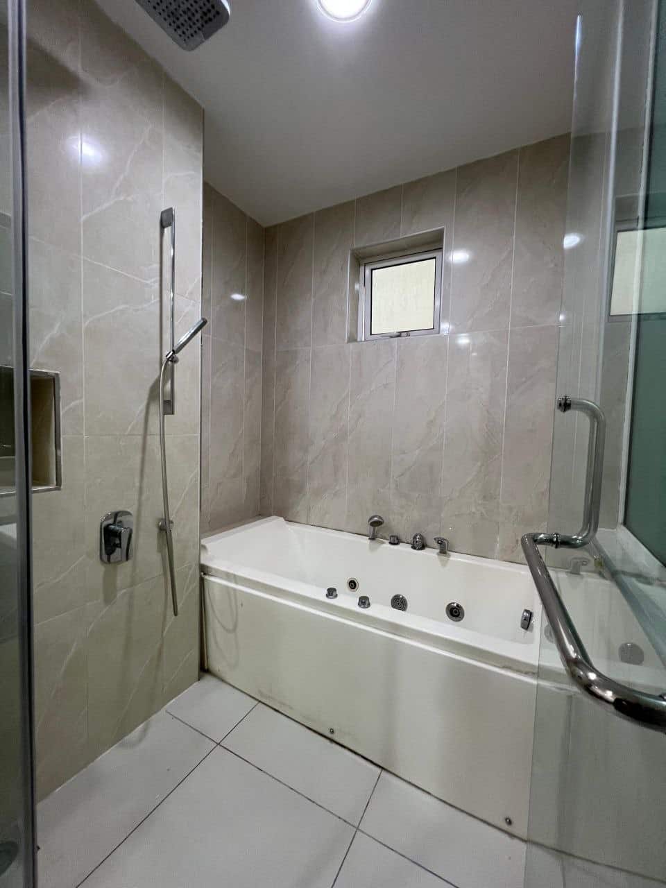 Condo WTL Paragon Residence 8