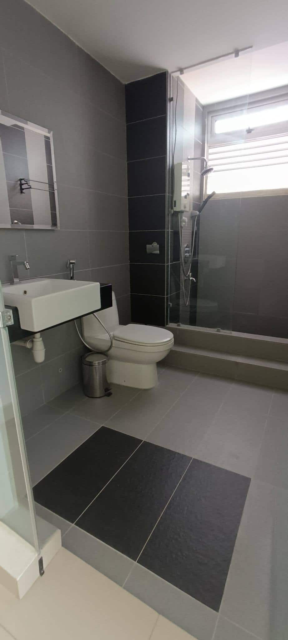 Condo Danga Bay 9
