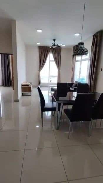 Condo Larkin 1
