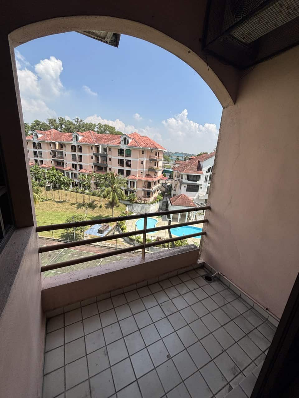 Condominium Frinza Court 4