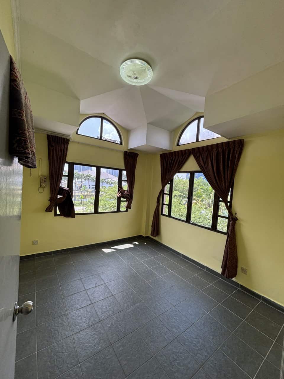 Condominium Frinza Court 6