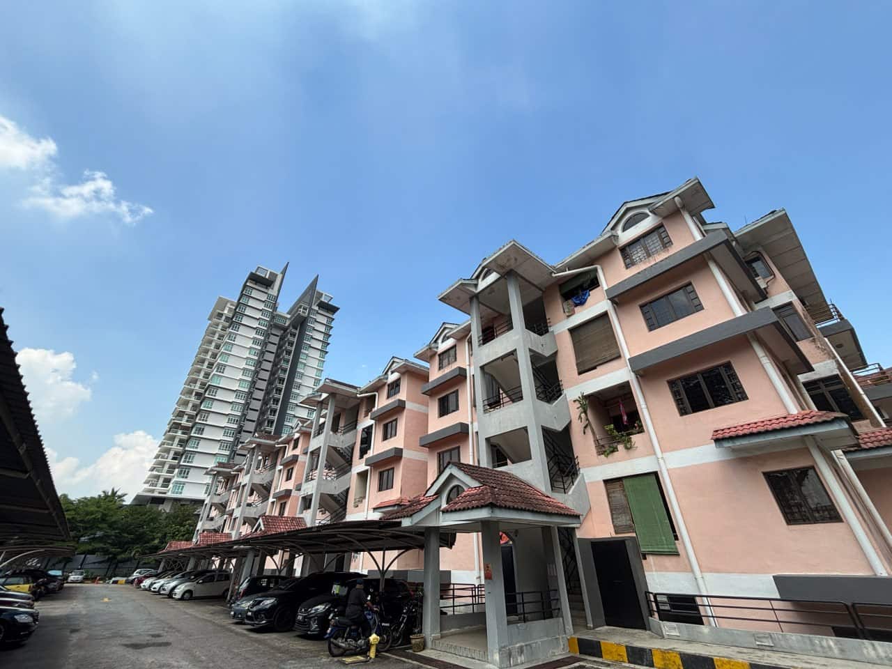 Condominium Frinza Court 1