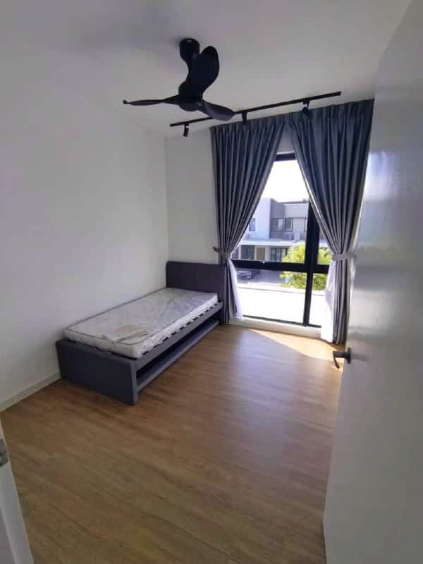 Intermediate lot Sunway Citrine Lakehomes 6