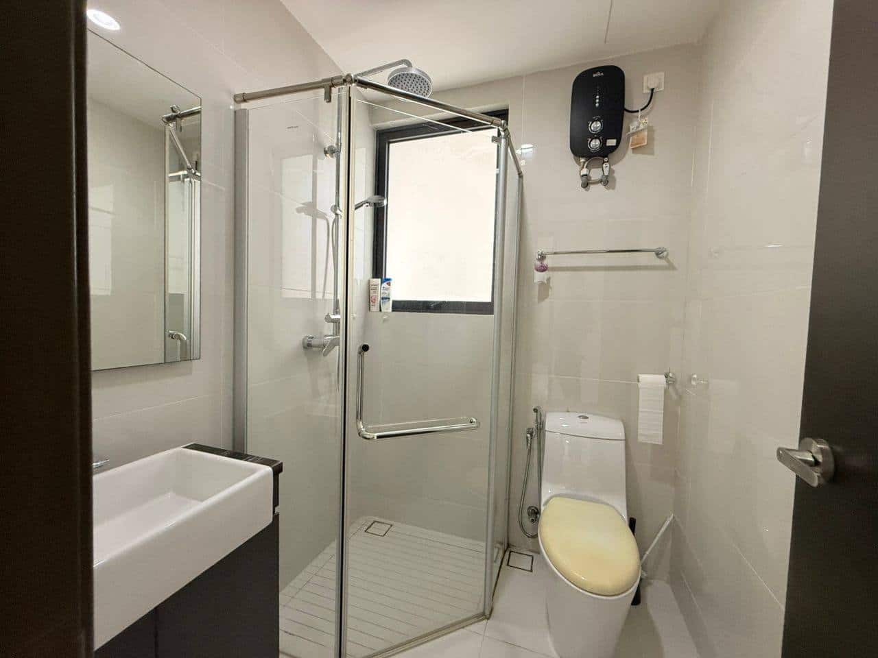 Condo Baypoint Bay Point Country Garden Danga Bay 9