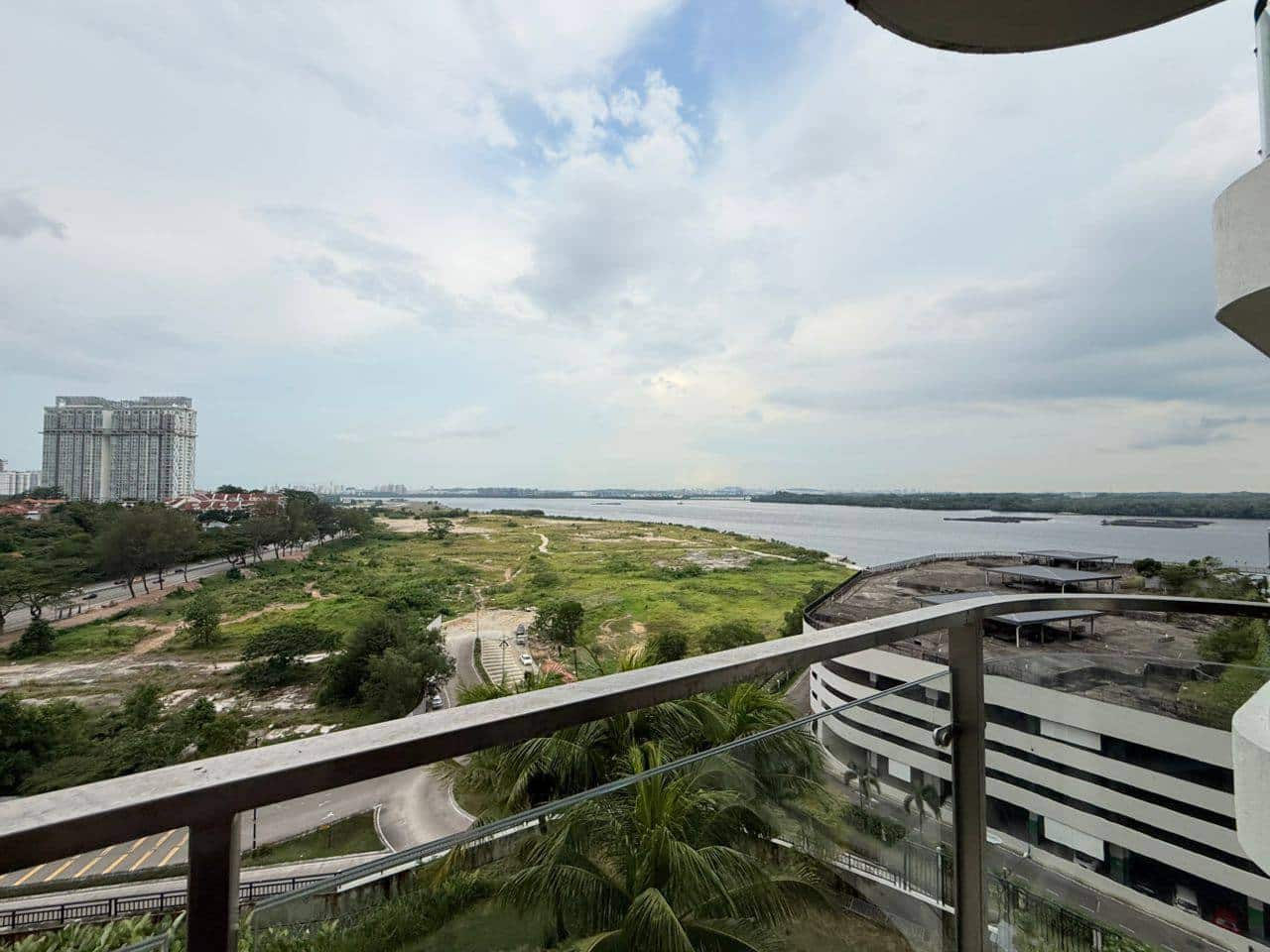 Condo Baypoint Bay Point Country Garden Danga Bay 4