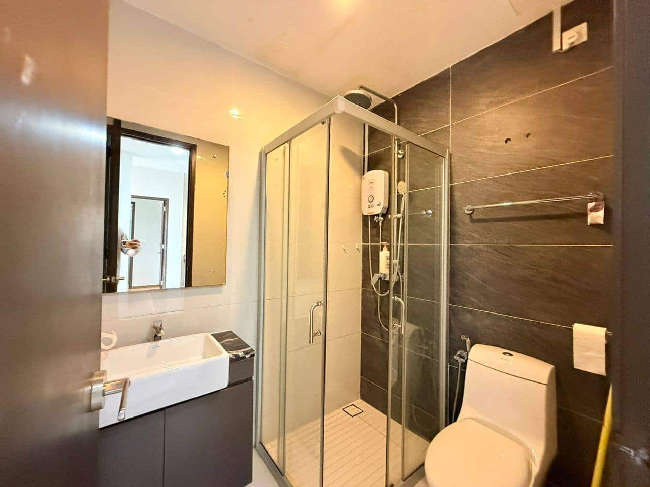 Condo Baypoint Bay Point Country Garden Danga Bay 11
