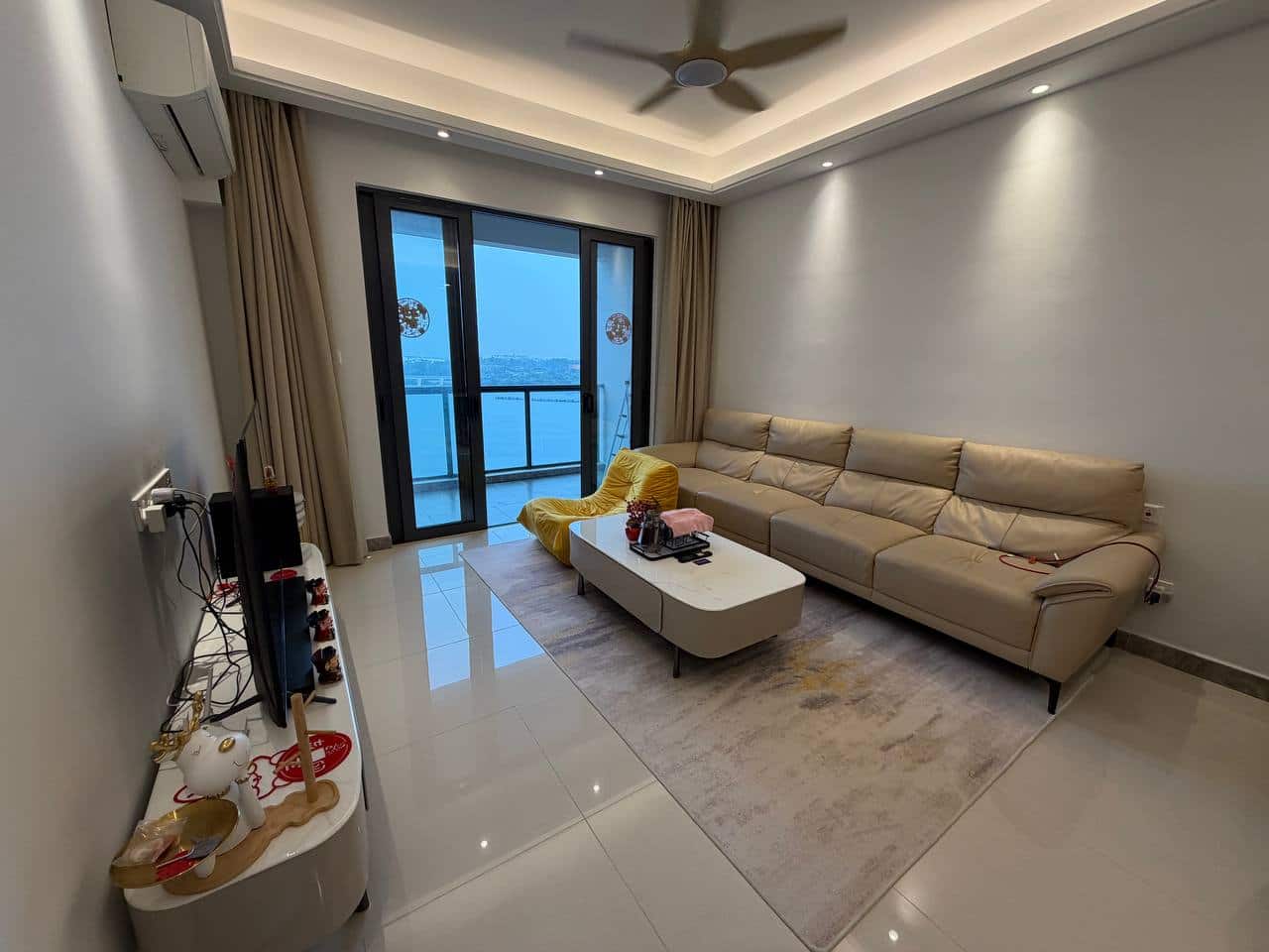 Condo R&F Princess Cove 4