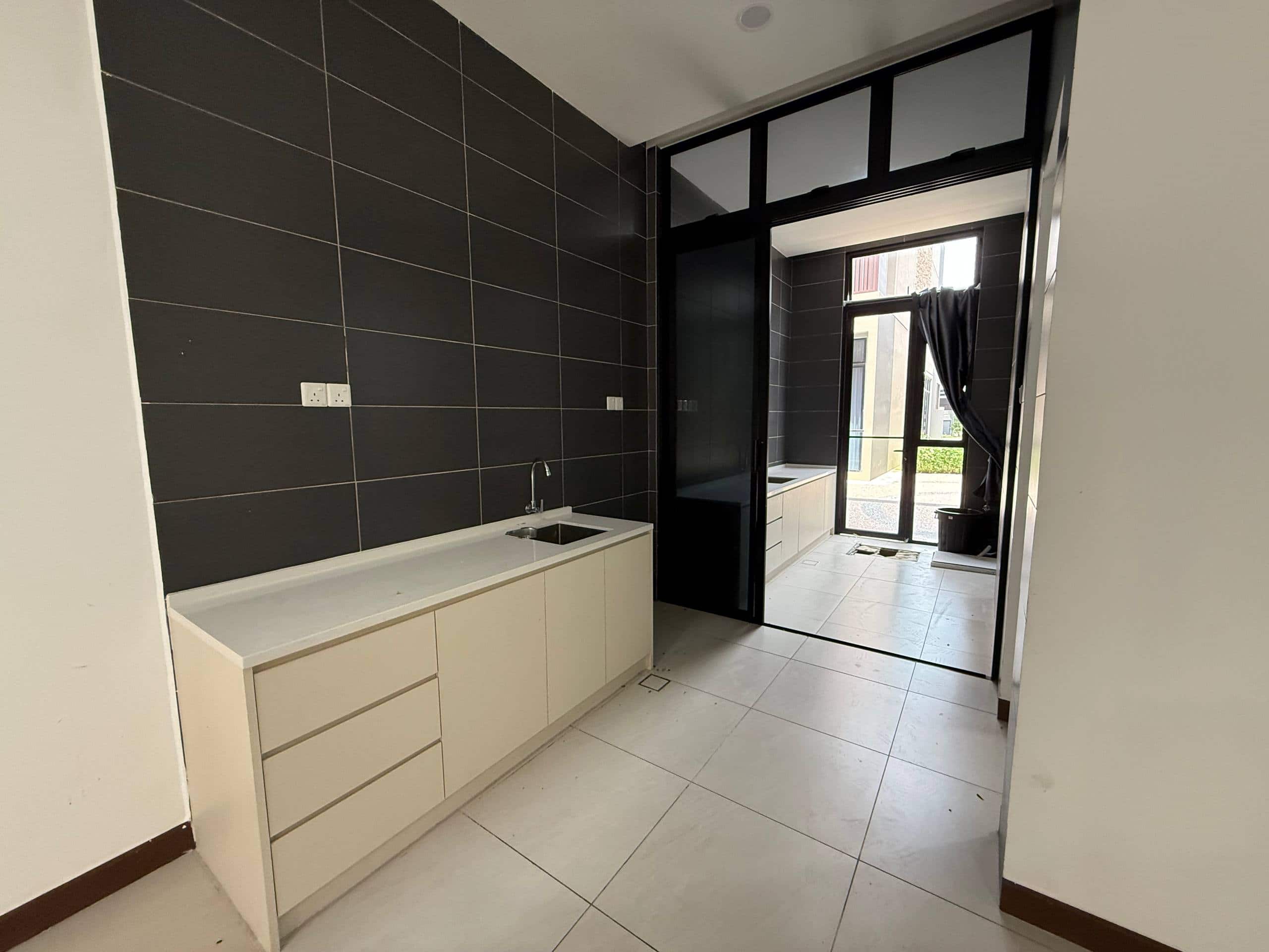 Double Storey Terrace Aurora Sentral 6