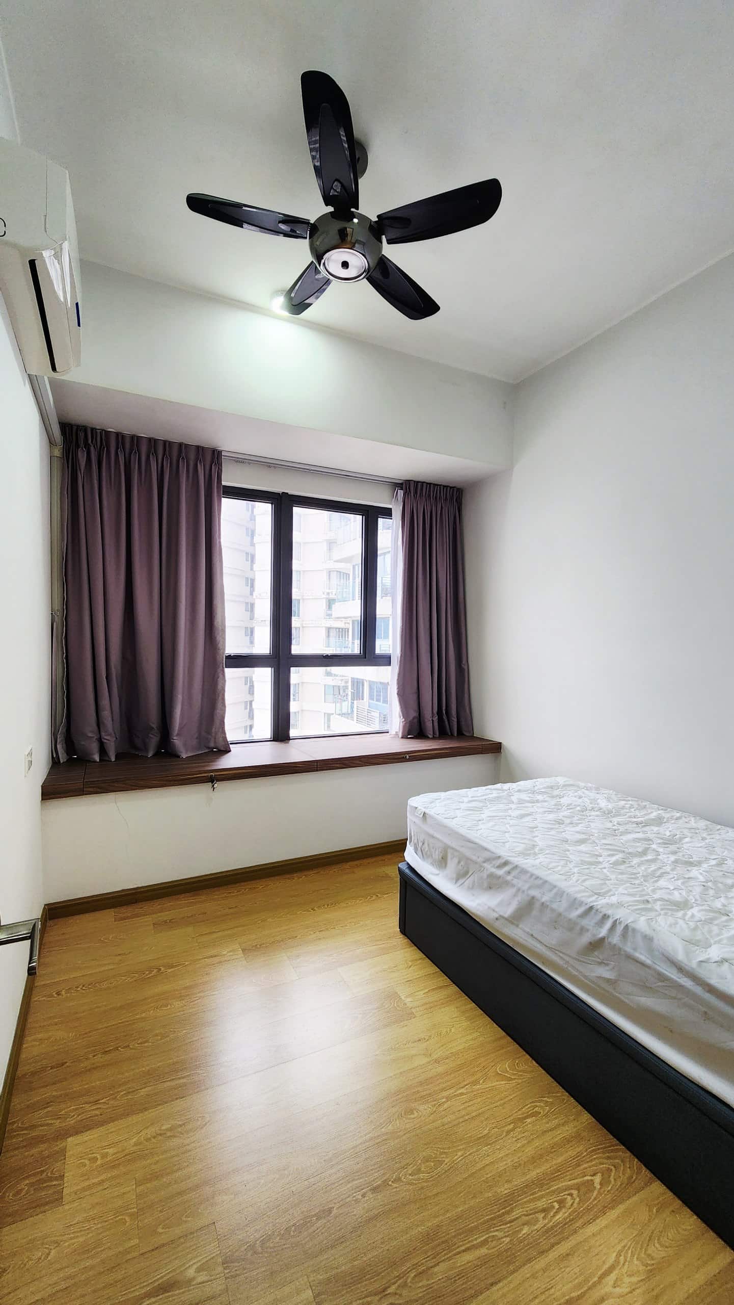 Condo Danga Bay 5