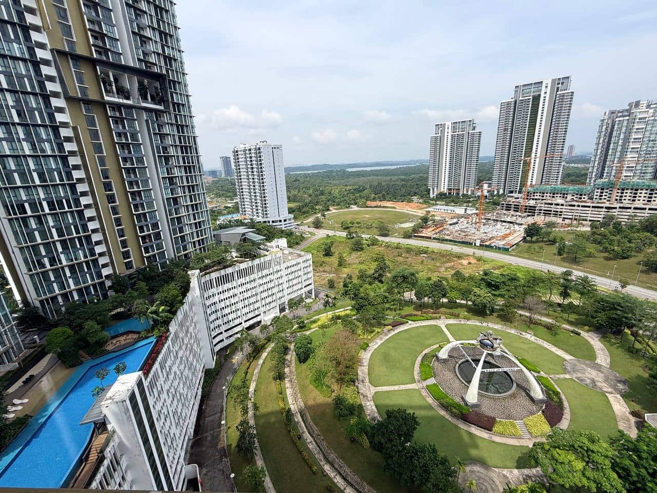 Condo Elysia Park Residence 8