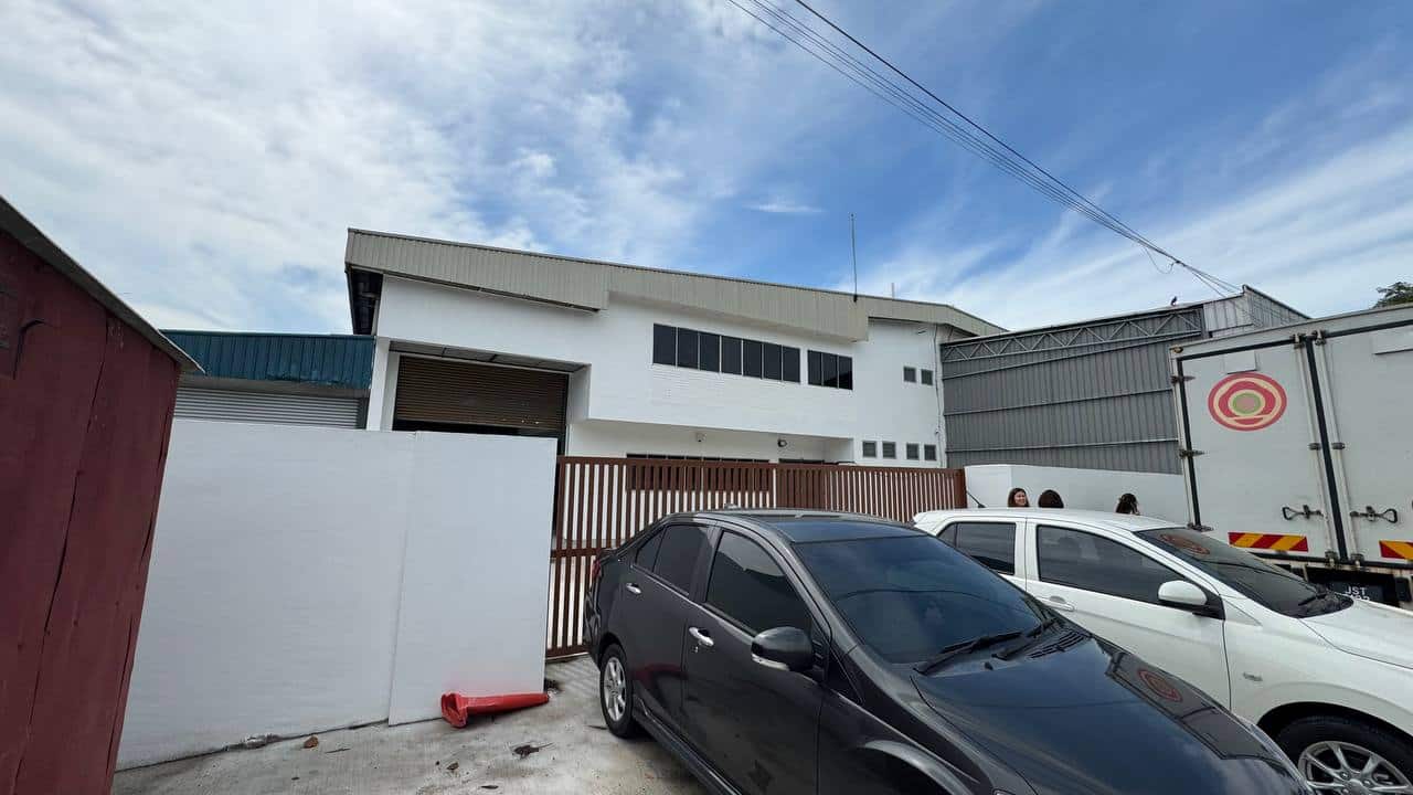 Semi-D Factory Desa Cemerlang 1