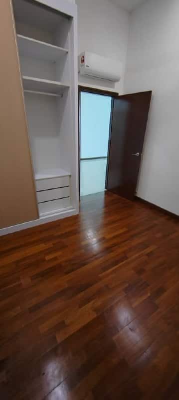 Condo JB Town/CIQ 5