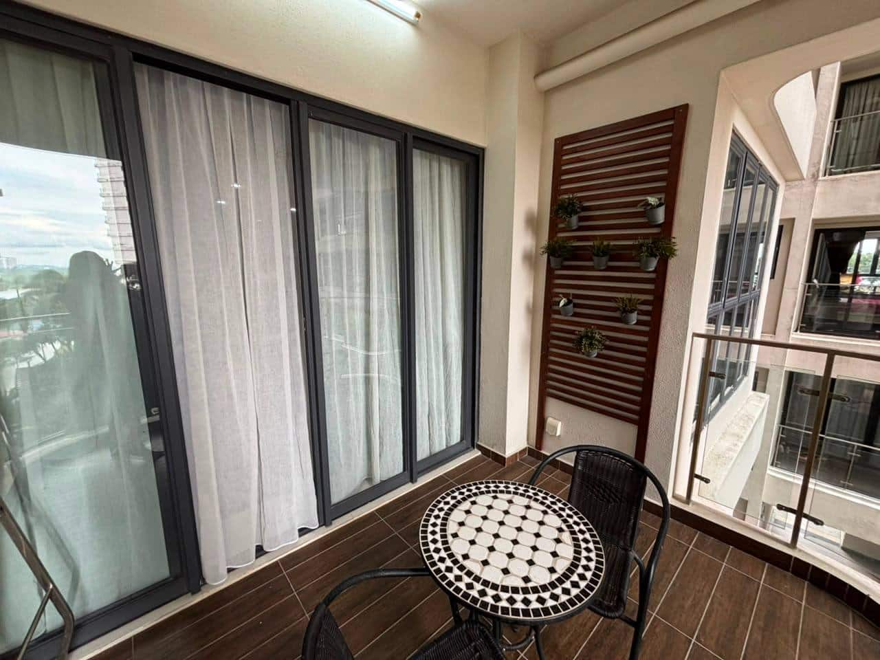 Condo Country Garden Royal Strand 9