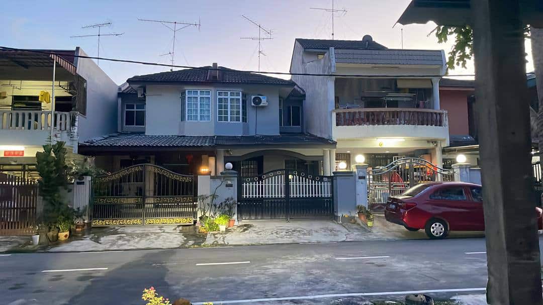 2-Storey Medium Cost Kulai Jalan Bunga Kertas 1