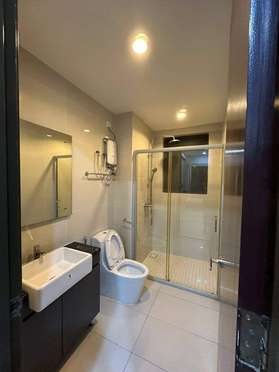 Master Bedroom Country Garden Danga Bay – Kingsbay 5