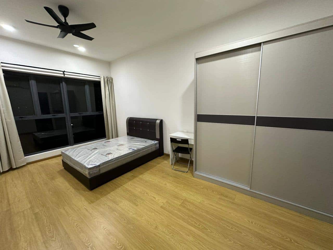 Master Bedroom Country Garden Danga Bay – Kingsbay 3