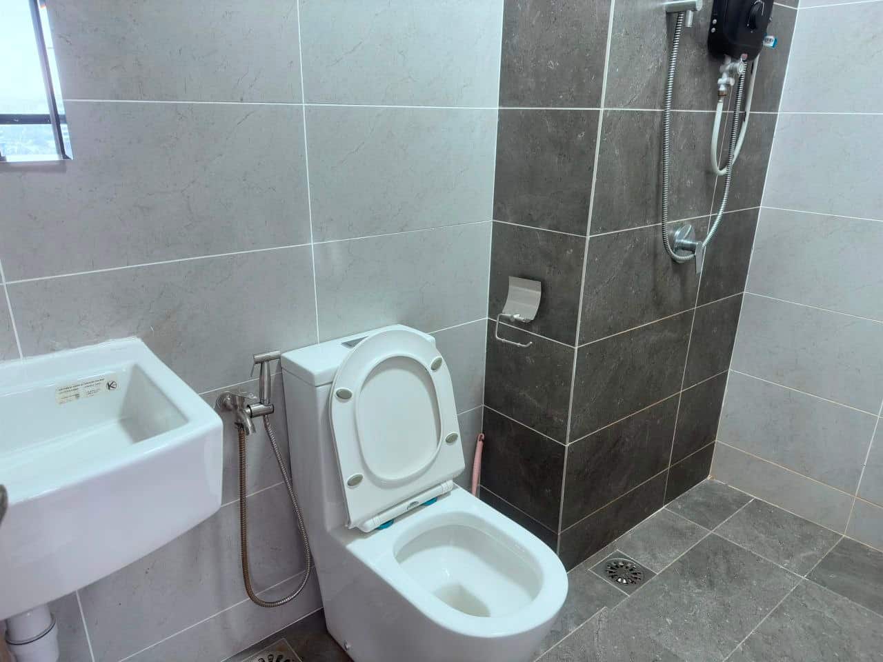 Condominium Twin Tower Residence 8