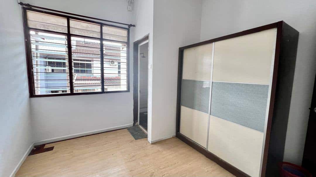 1.5 Storey Terrace House Taman Perling 6