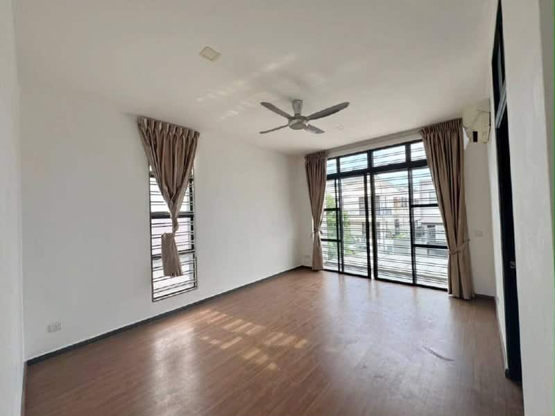 Double Story Cluster House Bukit Indah 3