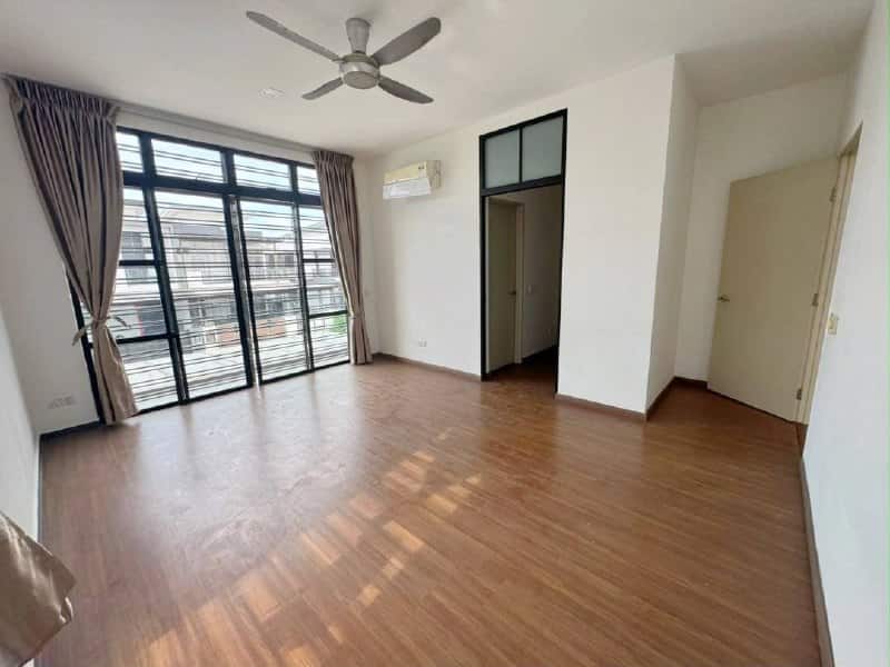 Double Story Cluster House Bukit Indah 4