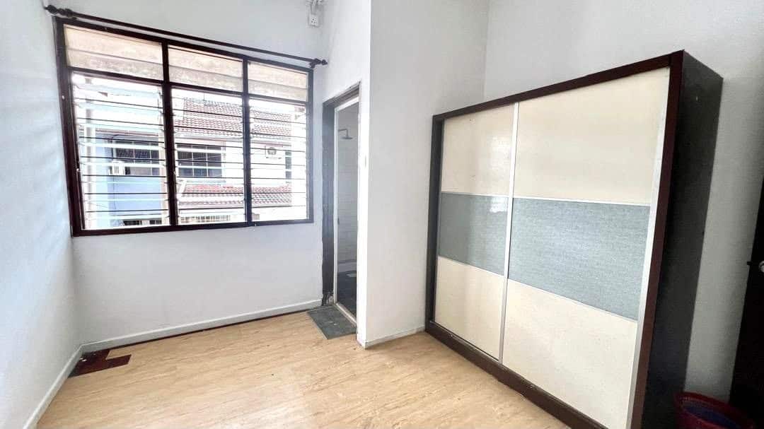 1 1/2 Storey Terrace House Intermediate Unit Taman Perling 4