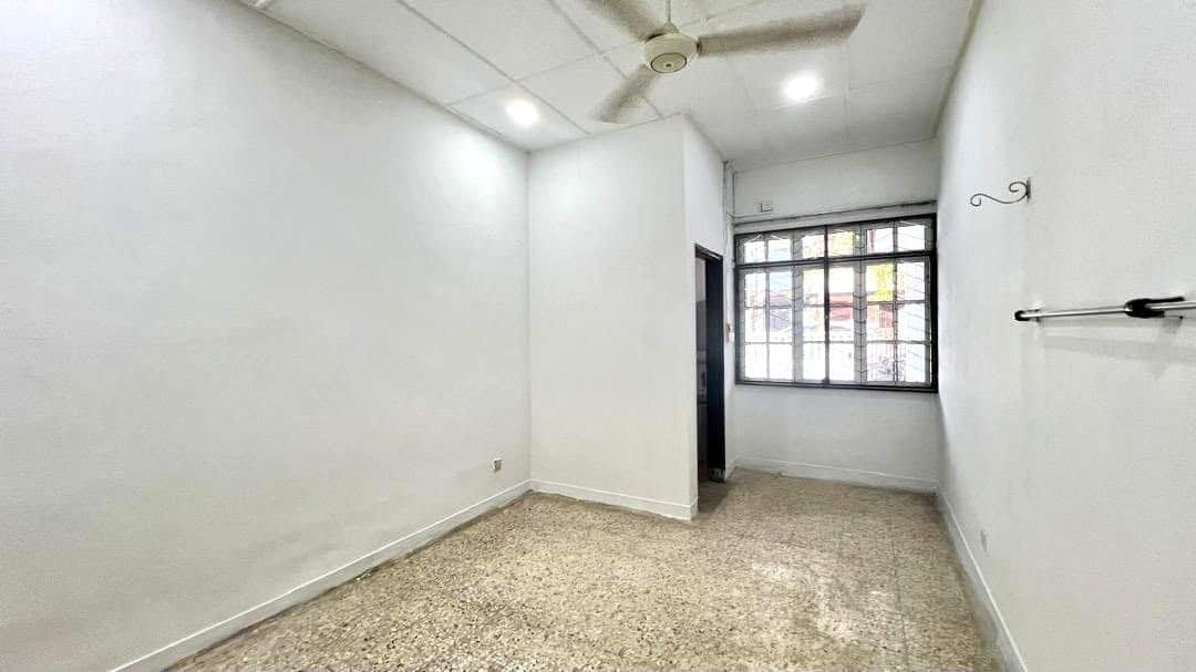 1 1/2 Storey Terrace House Intermediate Unit Taman Perling 9