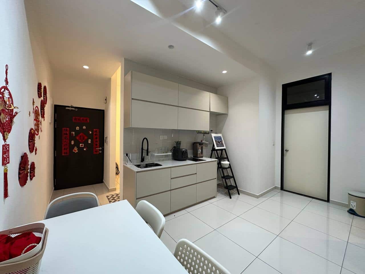 Apartment Space Residency 6