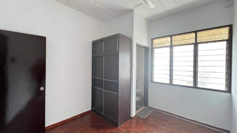 1.5 Storey Terrace House Taman Perling 9