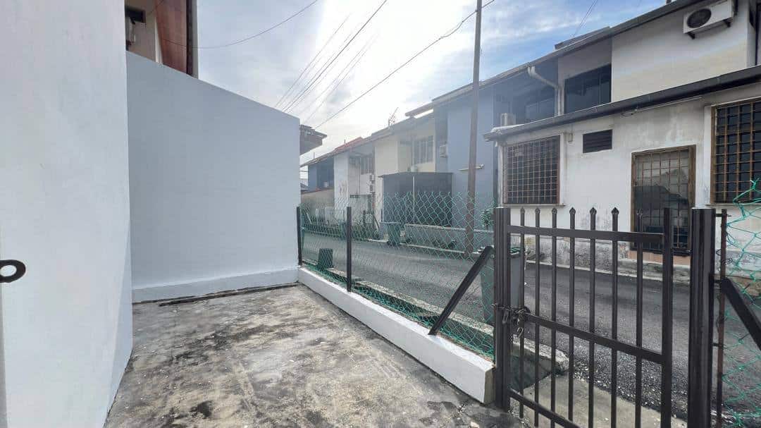 1.5 Storey Terrace House Taman Perling 6