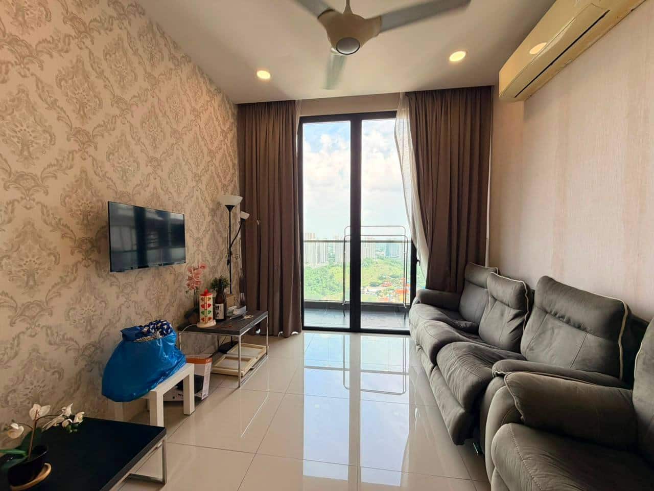 Condominium Medini 4