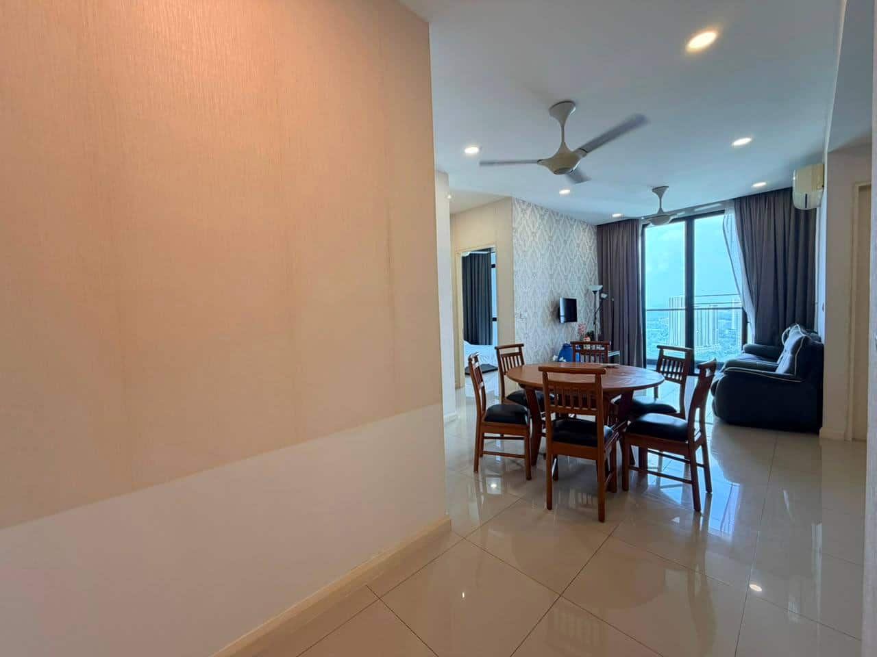 Condominium Medini 2