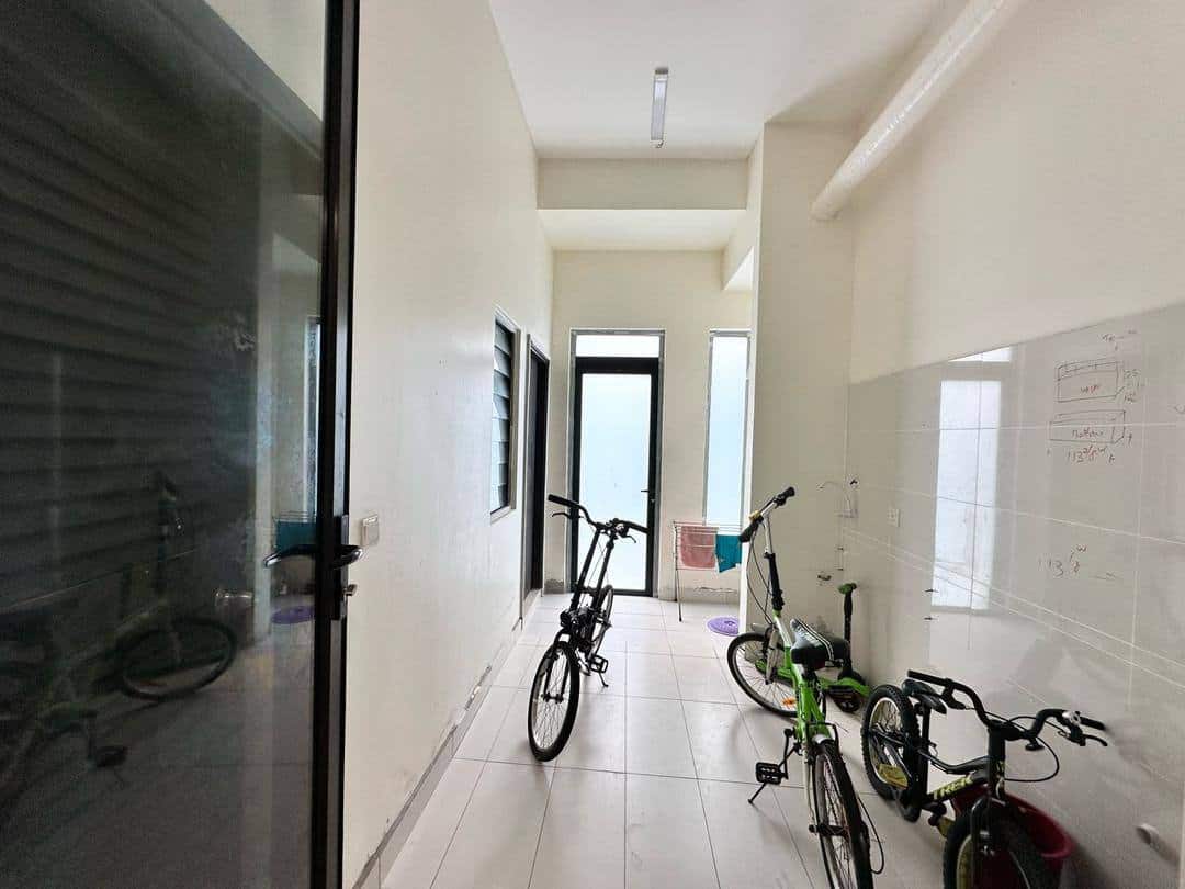 2-Storey Terrace Avira Medini 9