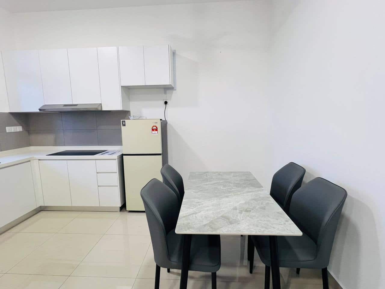 Condominium Meldrum Heights Residence 4