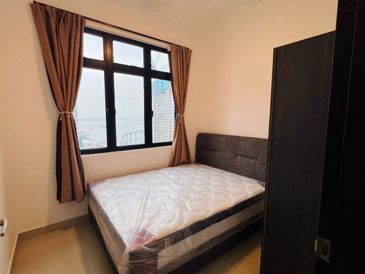 Condominium Meldrum Heights Residence 6
