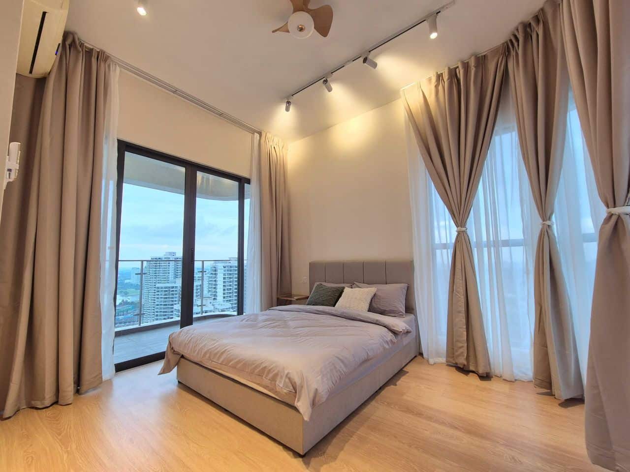 Condominium Kingsbay @ Country Garden Danga Bay 3