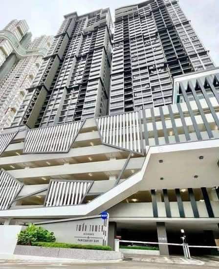 Twin Tower 1