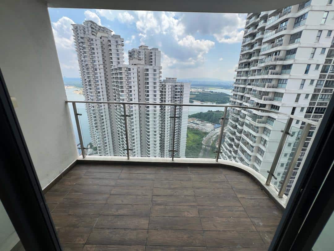Condo Danga Bay Country Garden 5