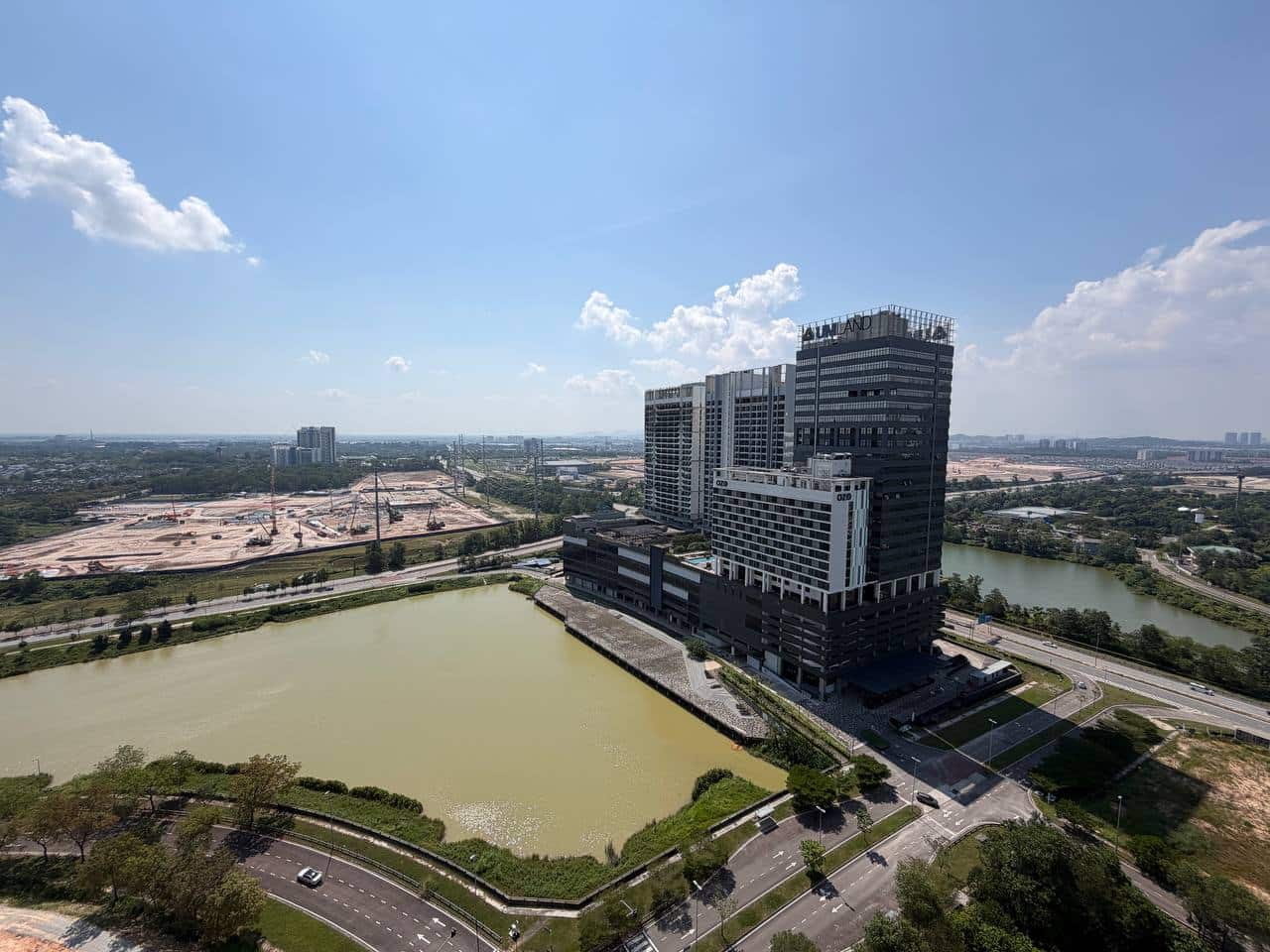 Condominium The M @ Medini Macrolink