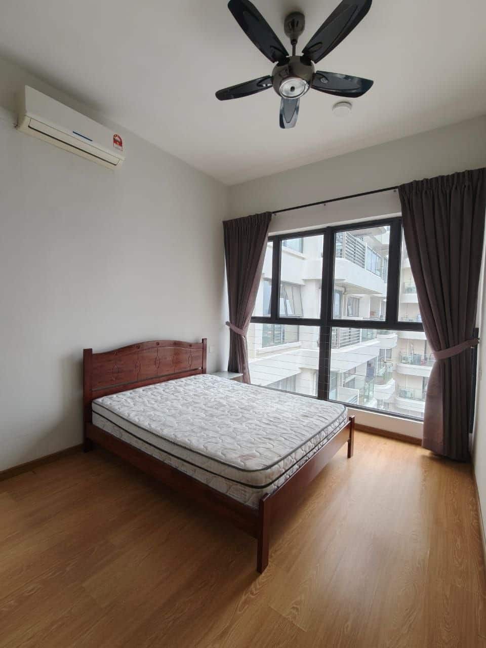 Condominium Country Garden Danga Bay 4