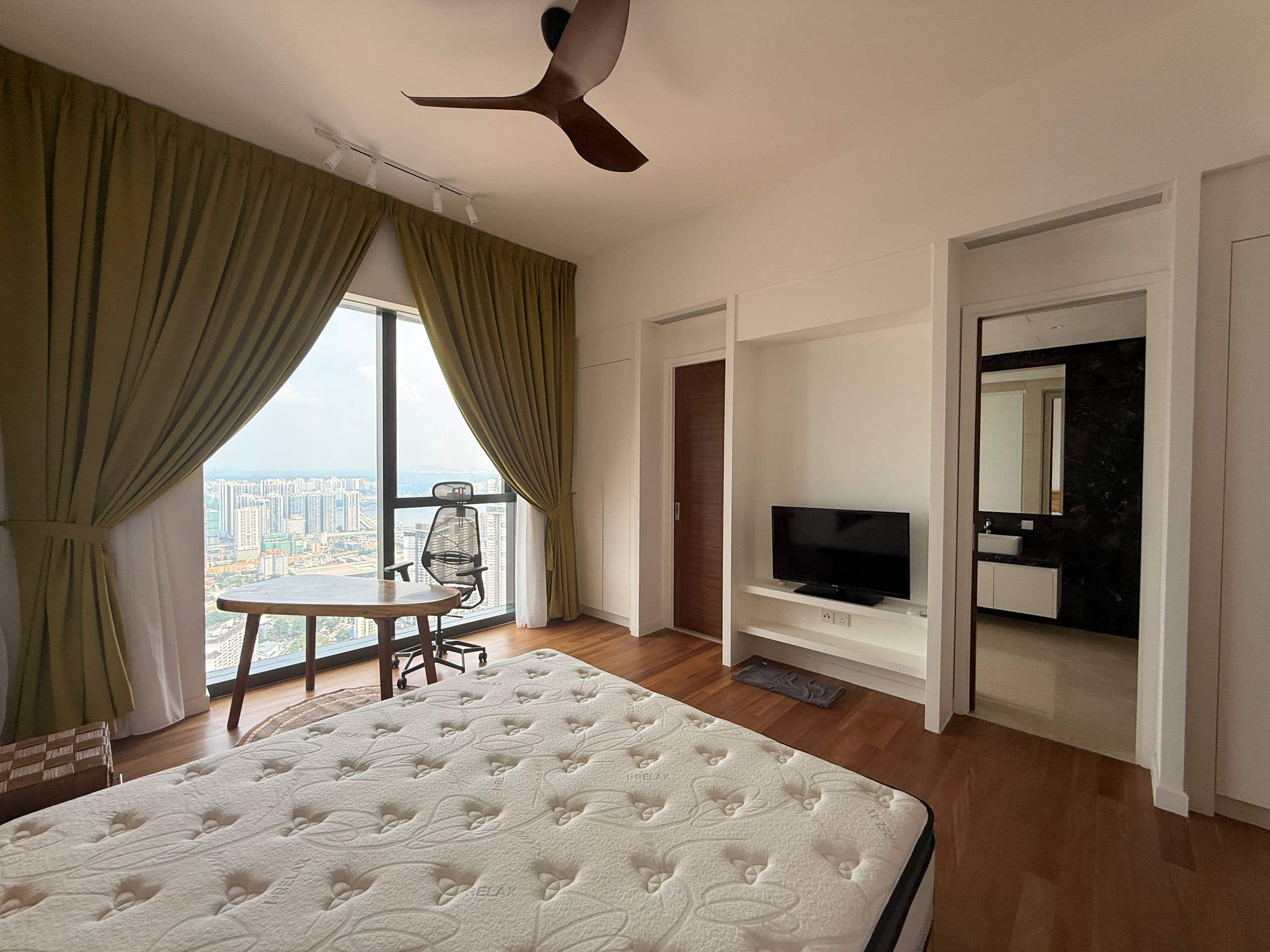 Condominium Meridin Bayvue 1