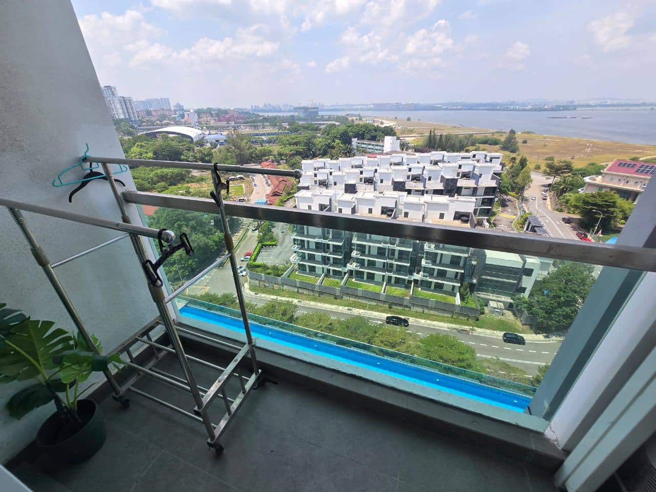 Condominium Paragon Residence Straits View 6