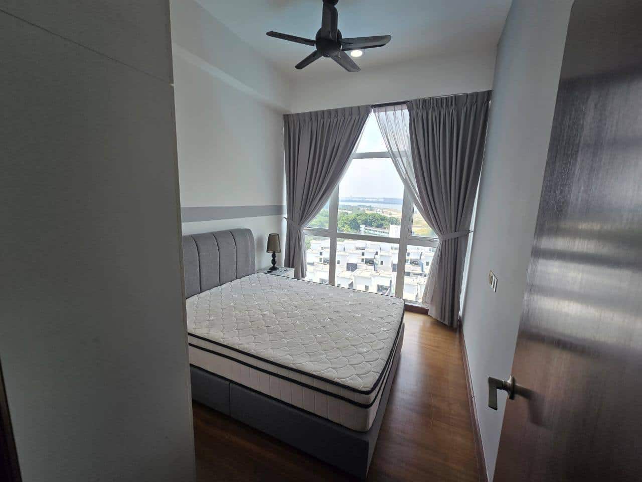 Condominium Paragon Residence Straits View 4