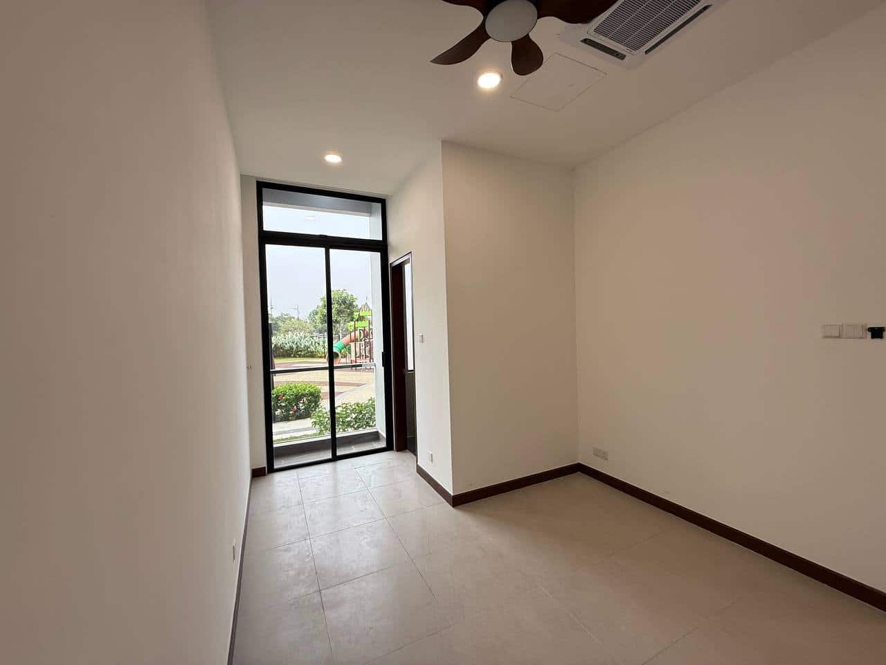 Double-Storey End Lot Aurora Resort Villas 6