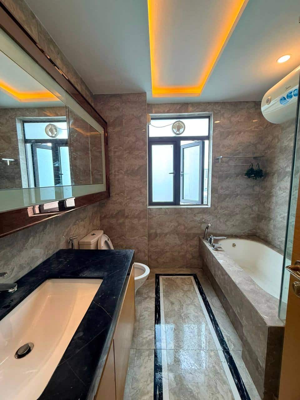Condominium R&F Princess Cove Phase 1 10