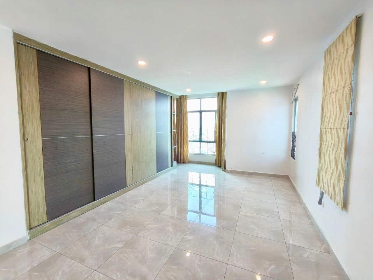 3-Storey Penthouse Taman Perling 4